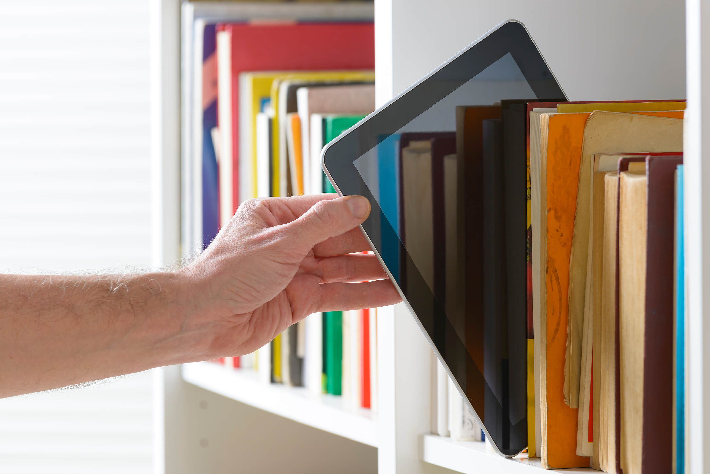 Kindle Vs Books - The Benefits Of Reading Paperbacks and Kindle Pros and  Cons